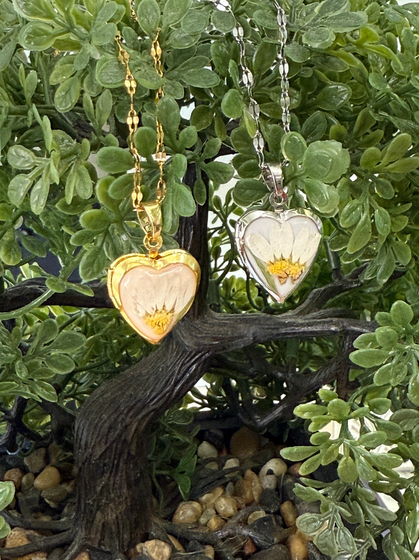 Handmade Dried Pressed Flower Heart Locket Necklace – Personalized Floral Photo Pendant