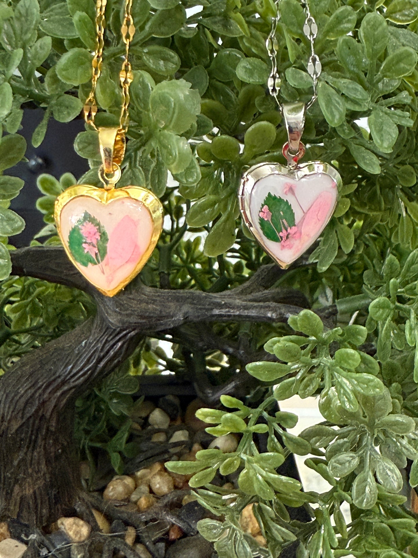 Handmade Dried Pressed Flower Heart Locket Necklace – Personalized Floral Photo Pendant