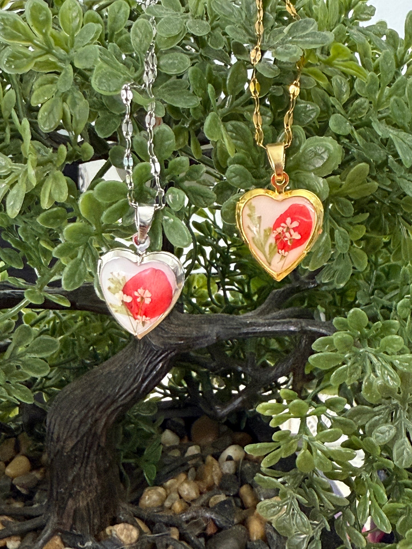 Handmade Dried Pressed Flower Heart Locket Necklace – Personalized Floral Photo Pendant