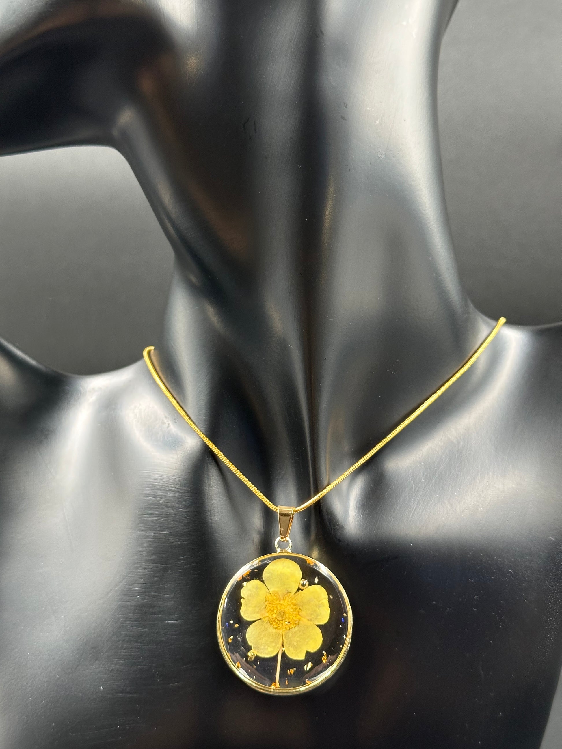 December Daffodil Flower Necklace, Birth Flower Necklace, Handmade Pressed Real Flower Necklace, Unique Gift, Gold Snake Chain - Melissa Art Collection