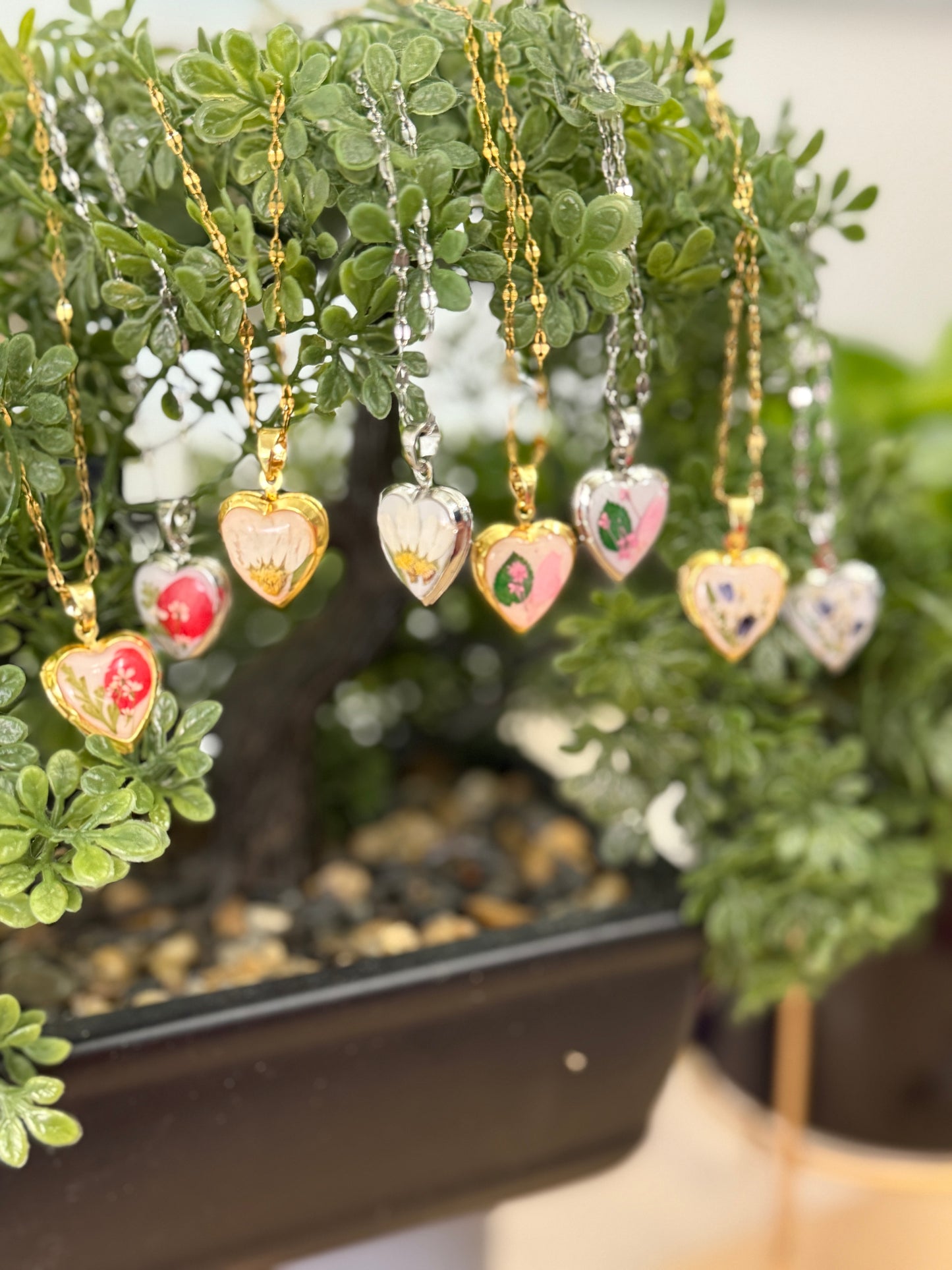 Handmade Dried Pressed Flower Heart Locket Necklace – Personalized Floral Photo Pendant