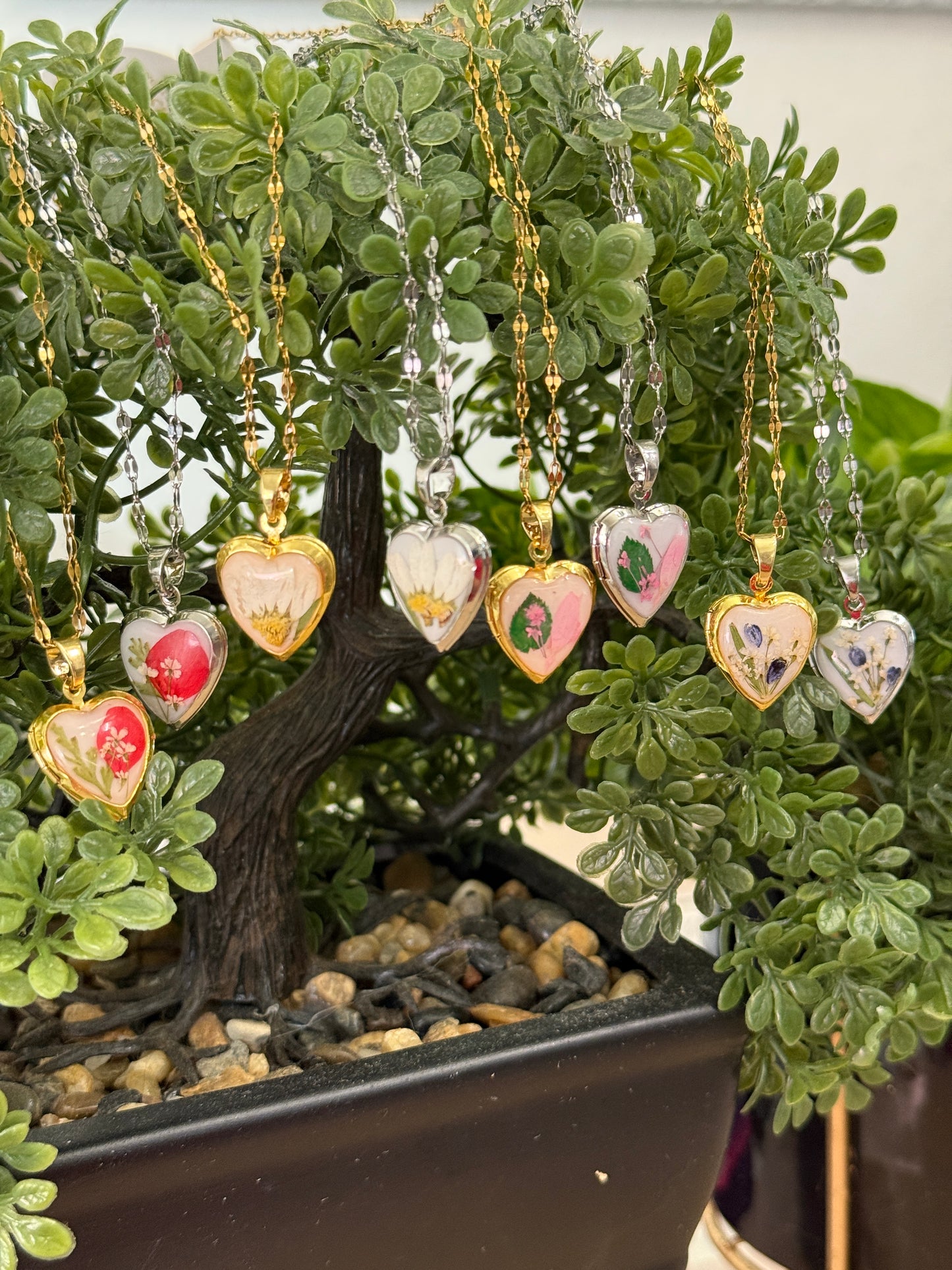 Handmade Dried Pressed Flower Heart Locket Necklace – Personalized Floral Photo Pendant