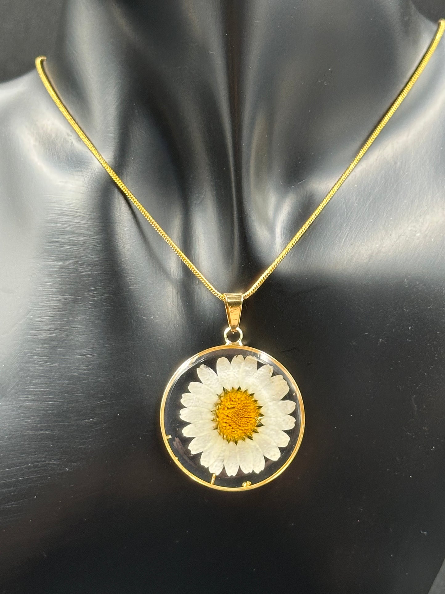 April Daisy Month Flower Necklace,  Birth Flower Necklace, Handmade Pressed Real Flower Necklace, Unique Holiday Gift, Gold Snake chain - Melissa Art Collection