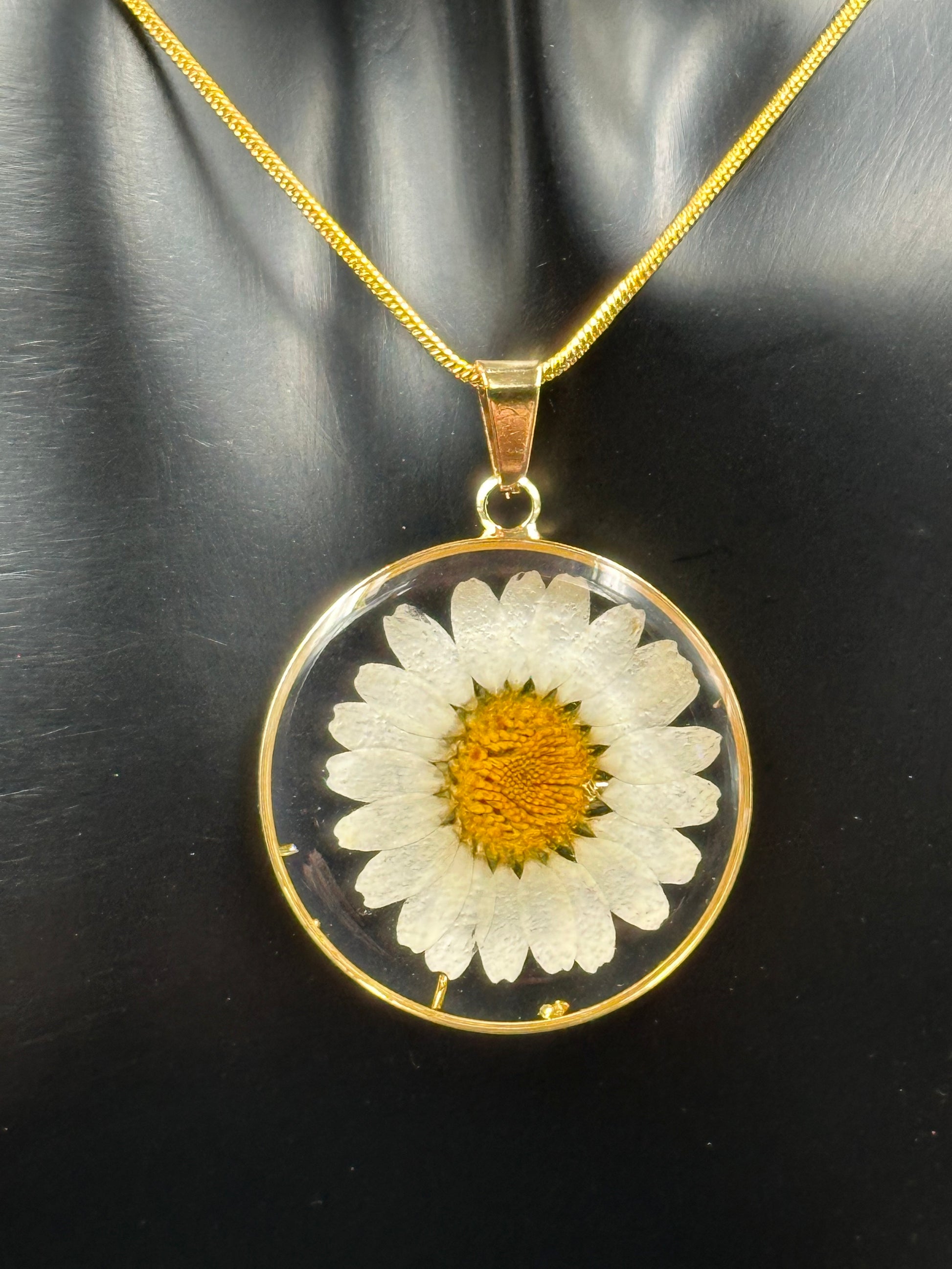 April Daisy Month Flower Necklace,  Birth Flower Necklace, Handmade Pressed Real Flower Necklace, Unique Holiday Gift, Gold Snake chain - Melissa Art Collection