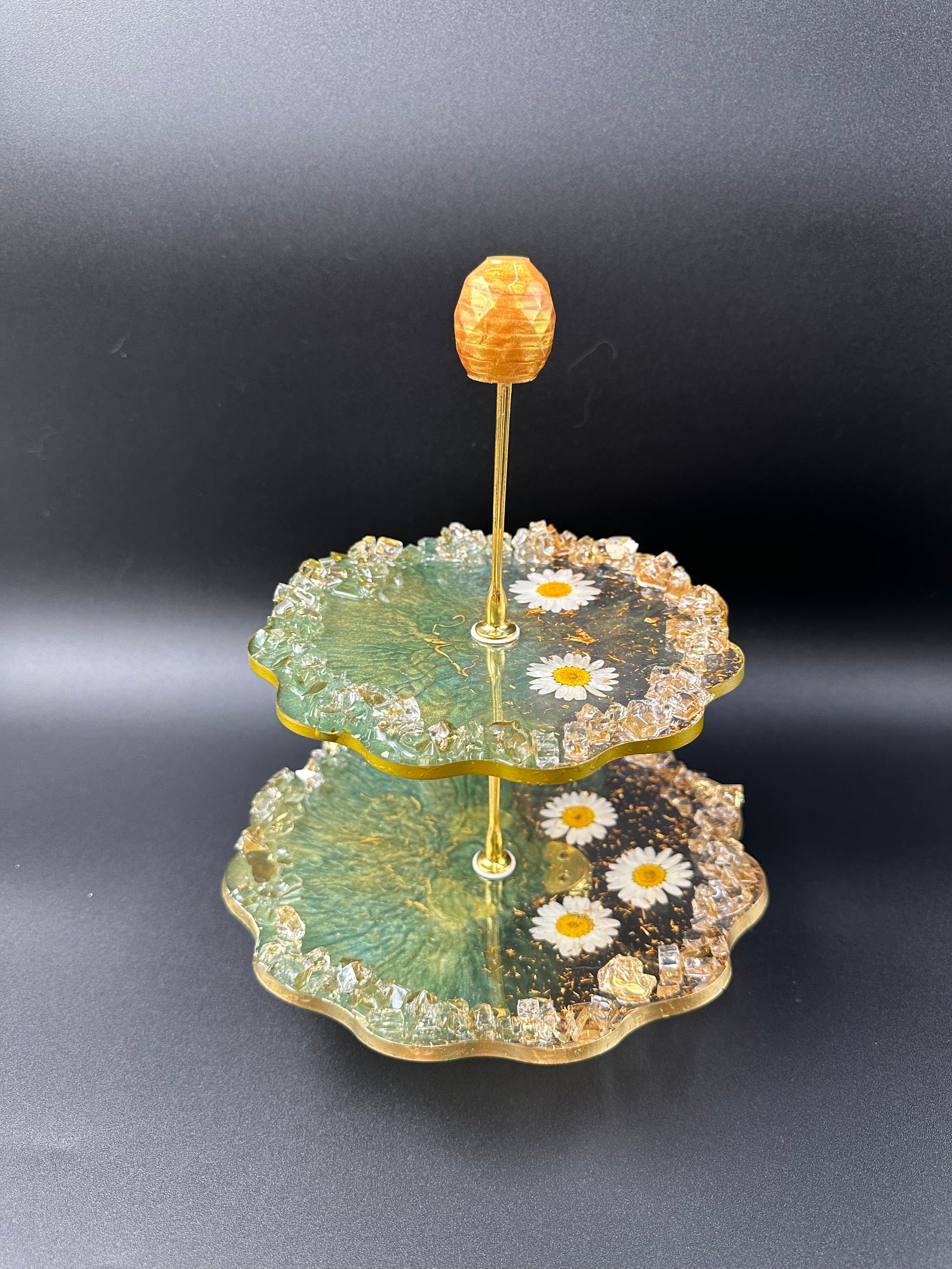 Sparkle resin serving set, Coasters, Fancy resin Trays made by hand, Green and gold with real dried floral, best gifts for your mom, wife, or best friend. - Melissa Art Collection