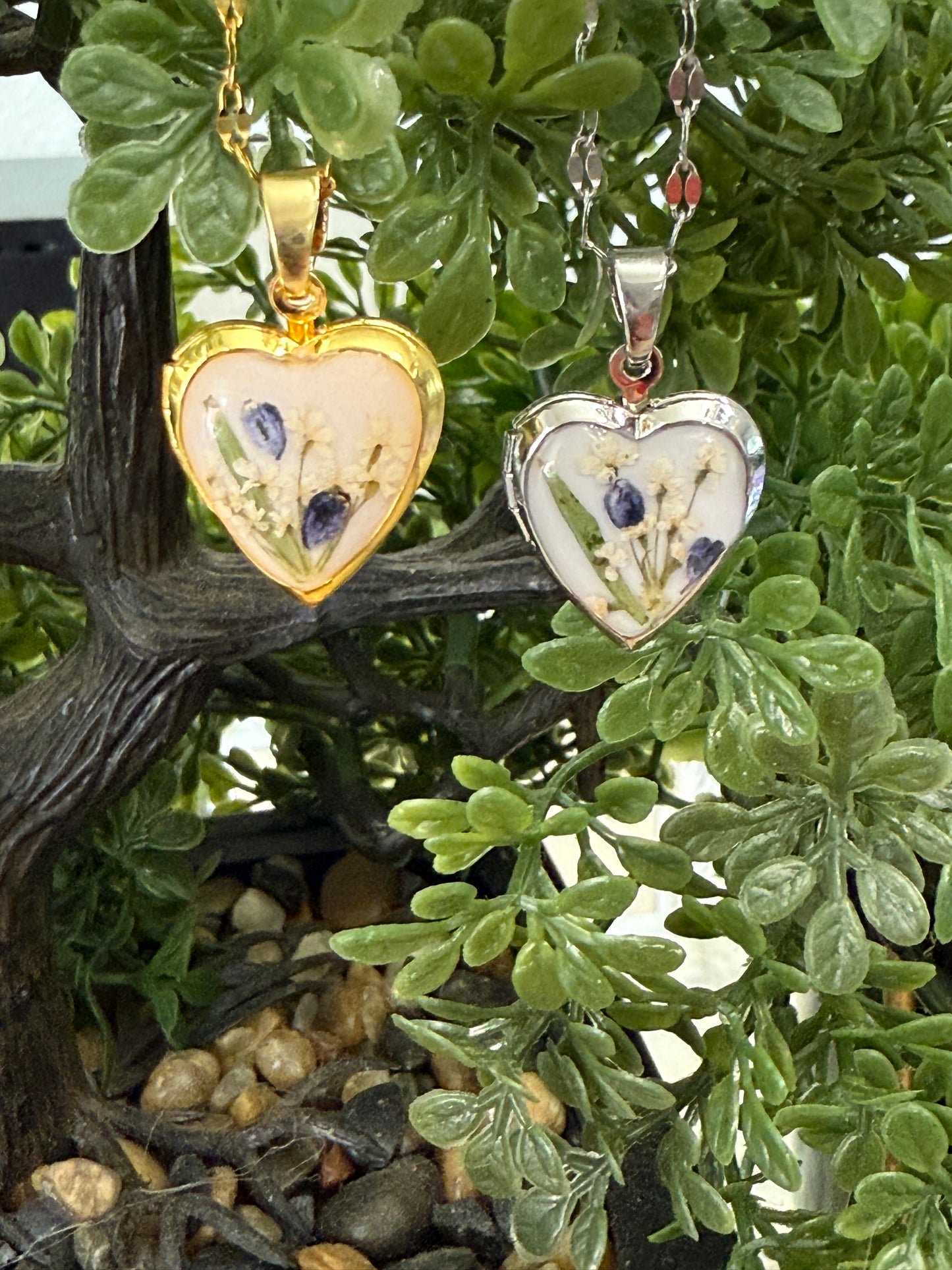 Handmade Dried Pressed Flower Heart Locket Necklace – Personalized Floral Photo Pendant