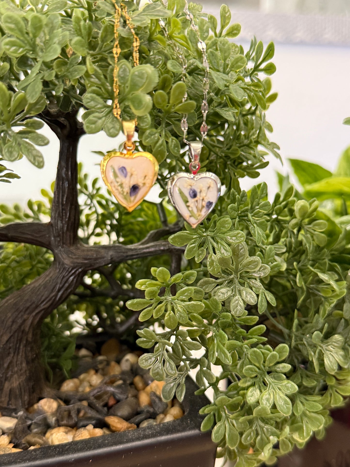 Handmade Dried Pressed Flower Heart Locket Necklace – Personalized Floral Photo Pendant