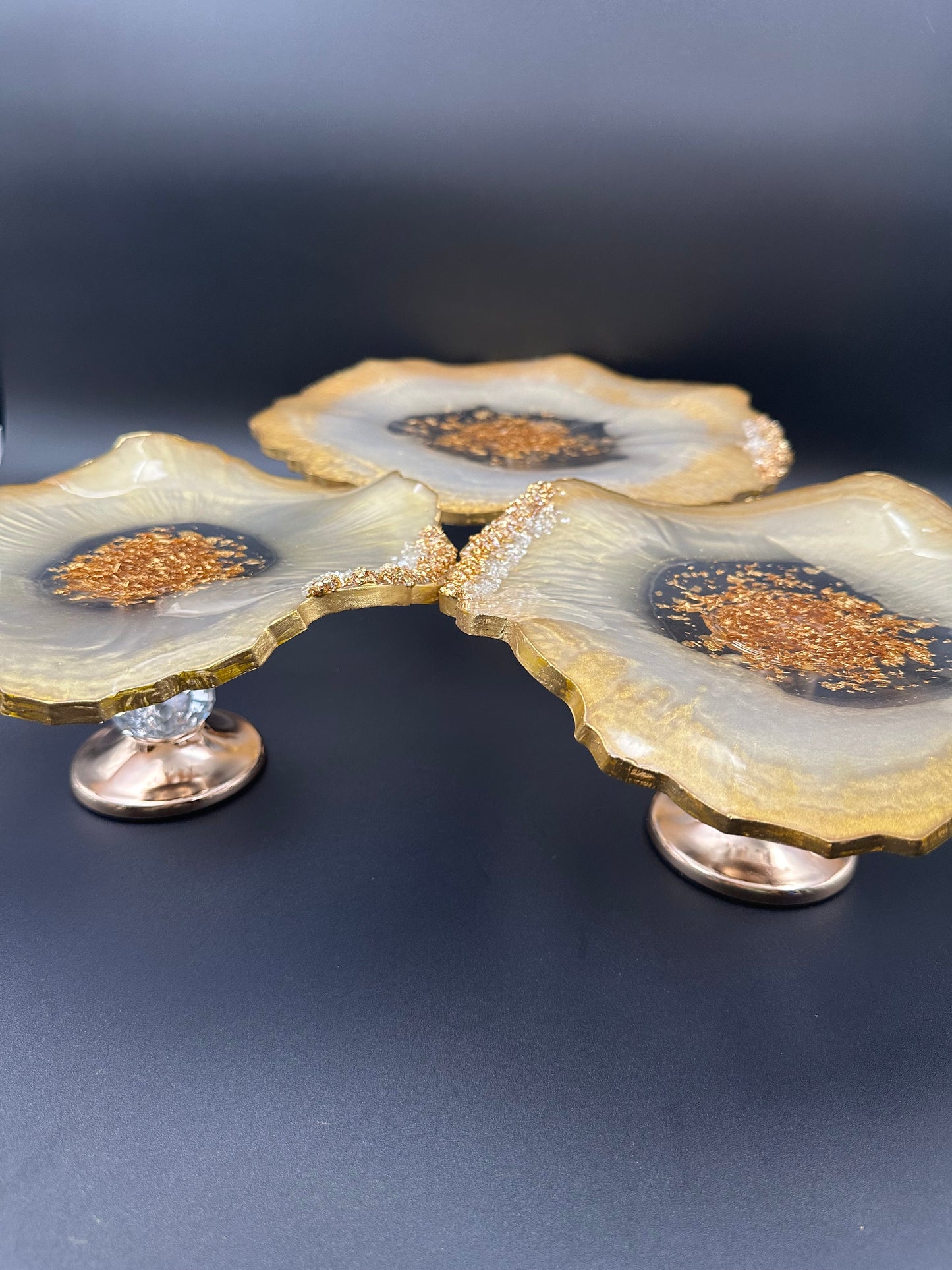 Sparkle Resin Serving Set, Butterfly Coasters, Fancy resin serving trays made with hand, beige and gold resin with flowers, Birthday gifts - Melissa Art Collection