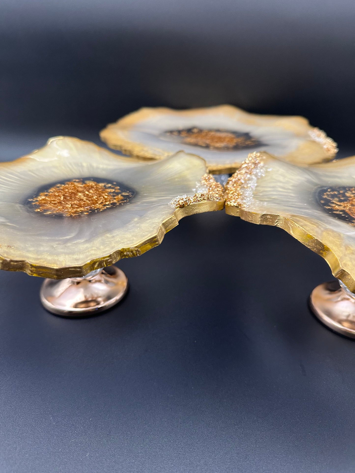 Sparkle Resin Serving Set, Butterfly Coasters, Fancy resin serving trays made with hand, beige and gold resin with flowers, Birthday gifts - Melissa Art Collection