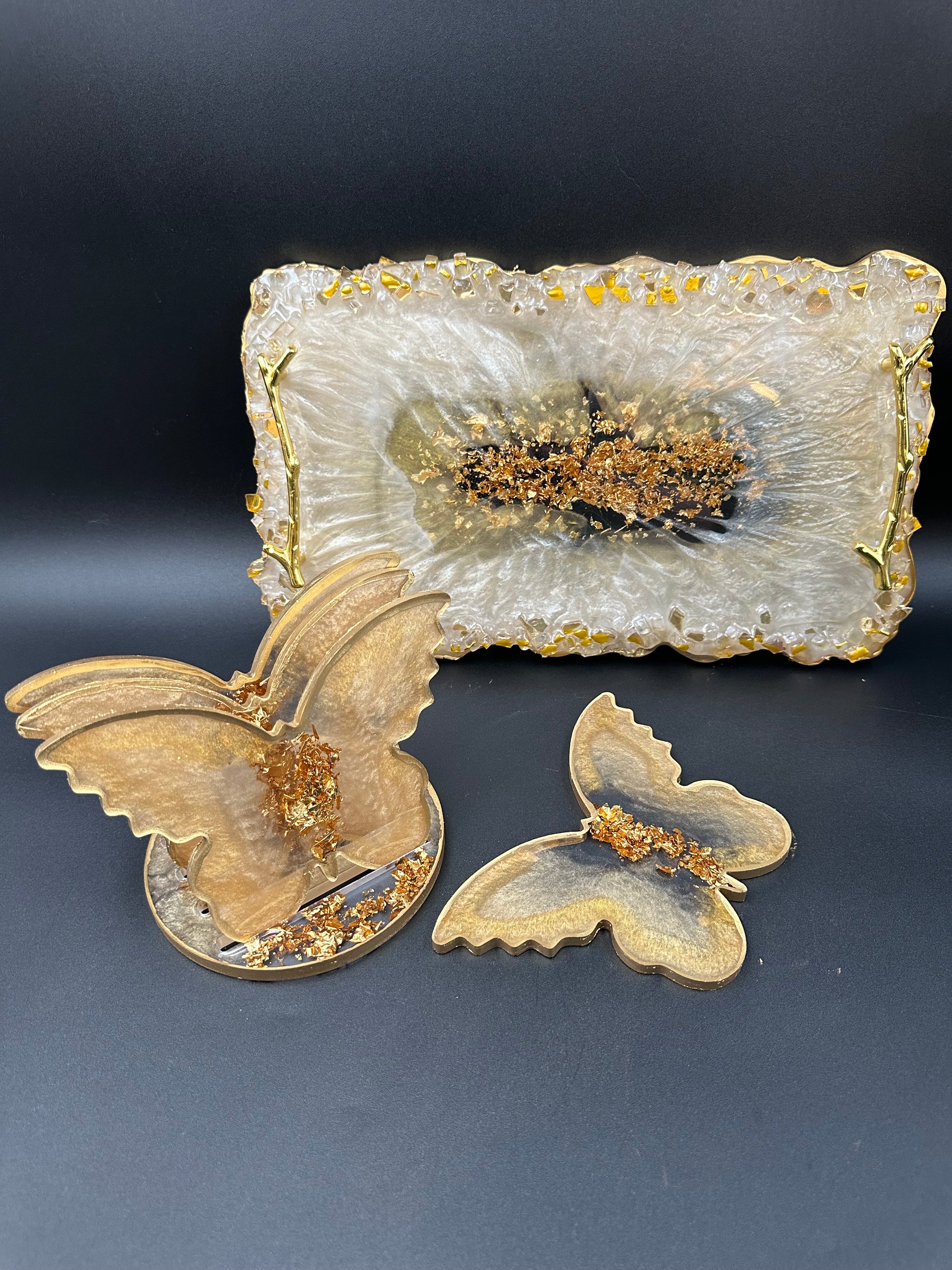 Sparkle Resin Serving Set, Butterfly Coasters, Fancy resin serving trays made with hand, beige and gold resin with flowers, Birthday gifts - Melissa Art Collection