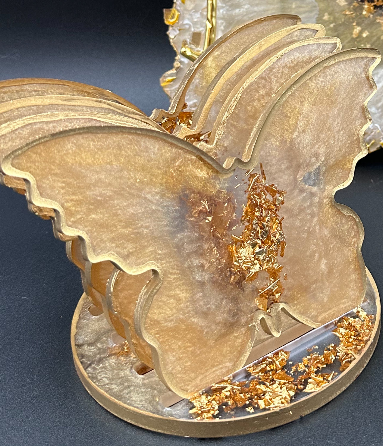 Sparkle Resin Serving Set, Butterfly Coasters, Fancy resin serving trays made with hand, beige and gold resin with flowers, Birthday gifts - Melissa Art Collection